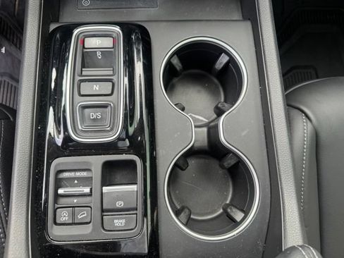 Used 2025 Honda Pilot Touring image 17