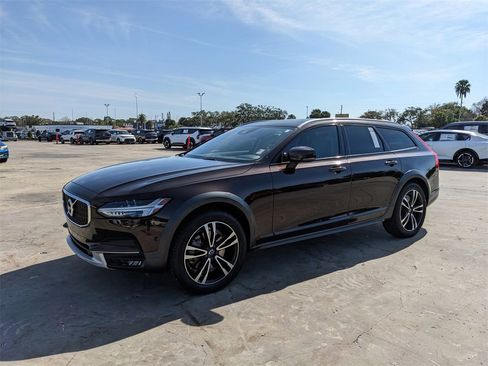 Used 2018 Volvo V90 T5 Cross Country w/ Convenience Package image 5