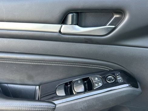 Used 2023 Nissan Altima 2.5 SL FWD image 11