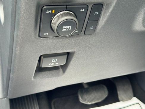 Used 2025 Ford Expedition Active image 18