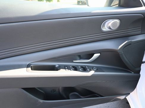 Used 2025 Hyundai Elantra SEL w/ Cargo Package image 17