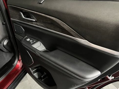 Certified 2024 Jeep Grand Cherokee Limited w/ Luxury Tech Group II image 32