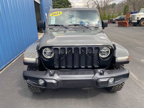 Used 2021 Jeep Gladiator Sport image 12