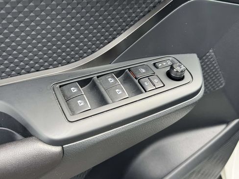Used 2018 Toyota C-HR XLE FWD image 19