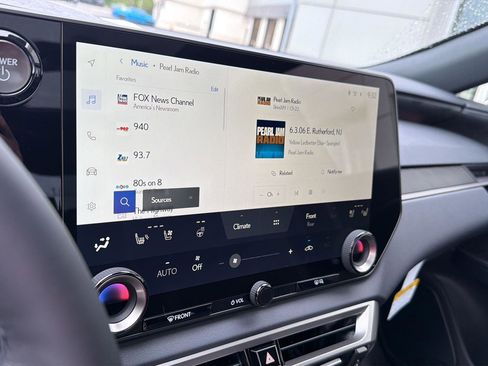 New 2026 Lexus RX 450h AWD image 25