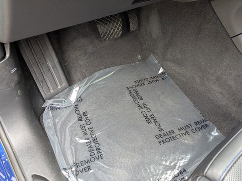Certified 2025 Porsche Macan Turbo AWD/4WD image 7