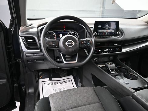 Used 2023 Nissan Rogue SV image 10