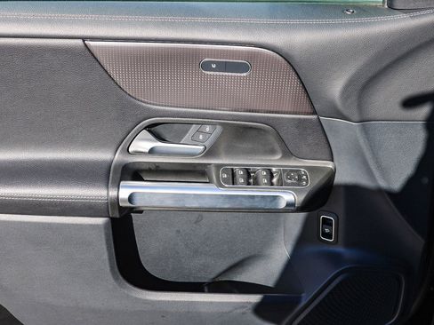 Used 2022 Mercedes-Benz GLB 250 image 21