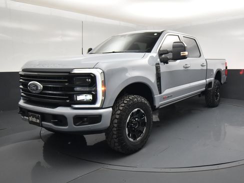 Used 2025 Ford F250 Platinum w/ Tremor Off-Road Package image 2
