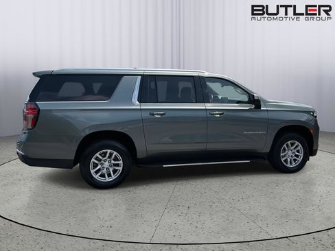 Used 2024 Chevrolet Suburban LT RWD image 7