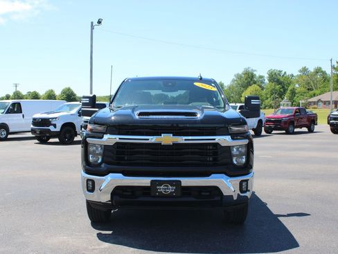 Used 2025 Chevrolet Silverado 2500 LT w/ Convenience Package AWD/4WD image 3