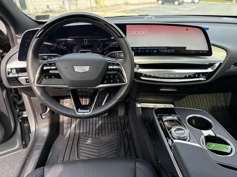 Used 2024 Cadillac Lyriq Luxury AWD/4WD image 10