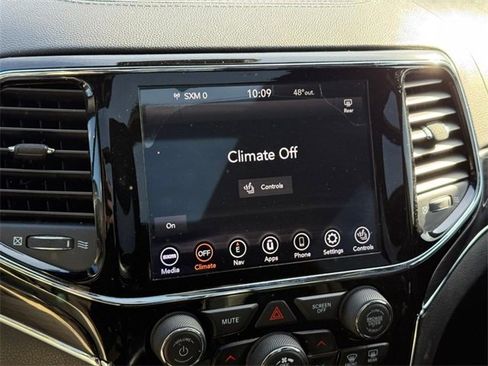 Used 2020 Jeep Grand Cherokee Overland image 25