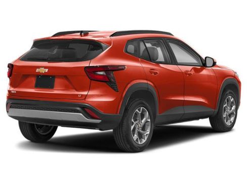 Used 2024 Chevrolet Trax RS w/ Driver Confidence Package FWD image 2