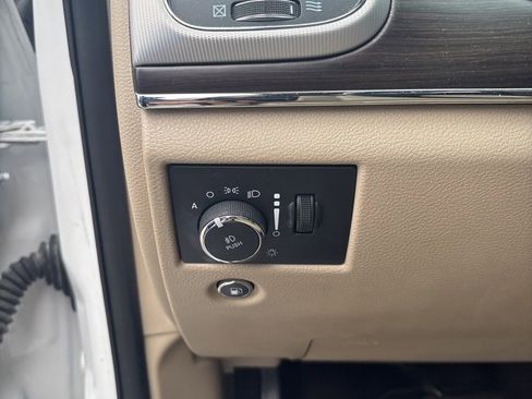 Used 2020 Jeep Grand Cherokee Summit image 19