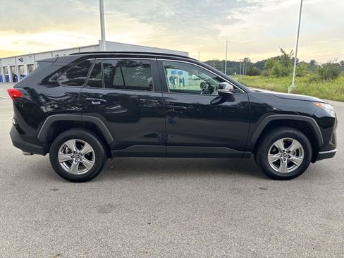 Used 2025 Toyota RAV4 XLE AWD/4WD image 6