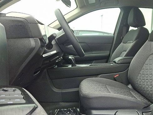 New 2025 Nissan Kicks SV image 8