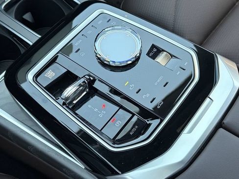 Used 2026 BMW 740i w/ Premium Package RWD image 30