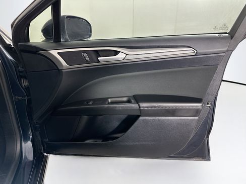 Used 2020 Ford Fusion SE image 30