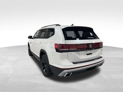 New 2026 Volkswagen Atlas Peak Edition image 4