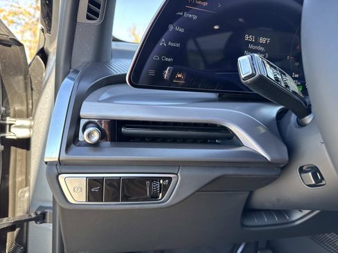 New 2026 Cadillac Vistiq Sport w/ LPO, Floor Liner Package image 32