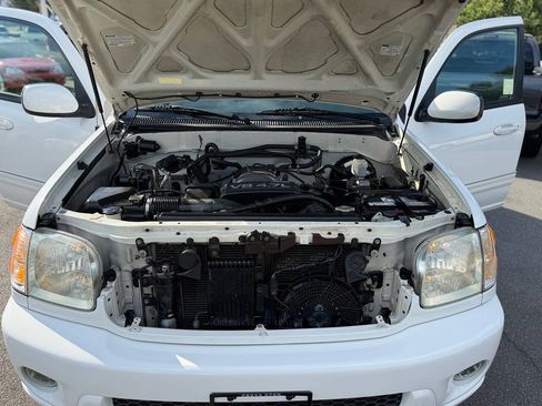 Used 2004 Toyota Sequoia Limited RWD image 91