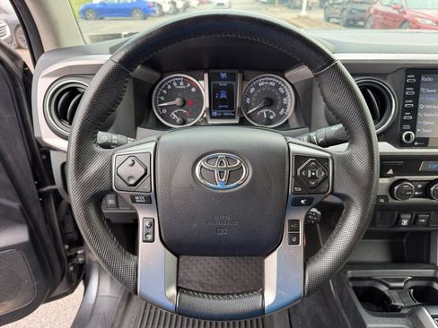 Used 2021 Toyota Tacoma SR5 AWD/4WD image 15
