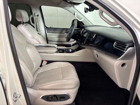 Used 2022 Jeep Wagoneer Series II RWD image 17
