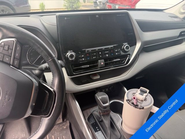 Used 2021 Toyota Highlander Platinum FWD image 13