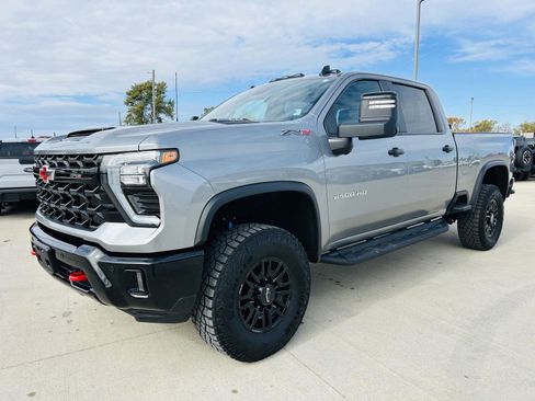 Used 2025 Chevrolet Silverado 2500 ZR2 image 37