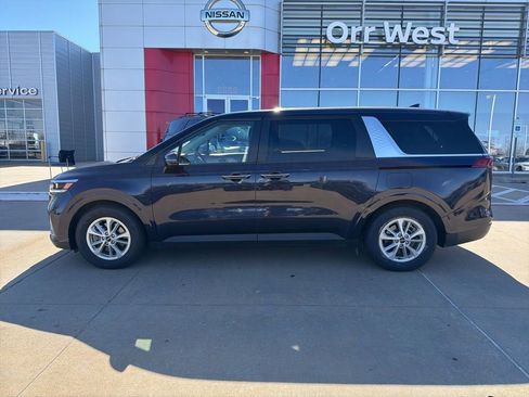 Used 2024 Kia Carnival LX image 2