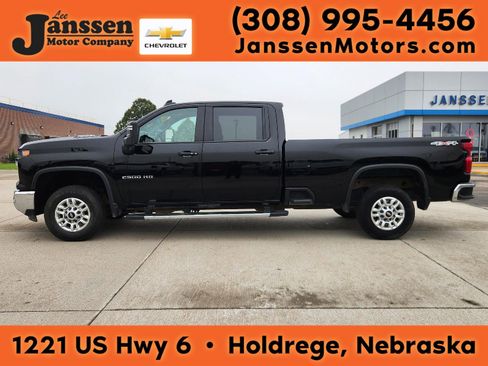 Used 2024 Chevrolet Silverado 2500 LT image 1