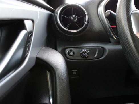 Used 2022 Chevrolet Blazer LT FWD image 25