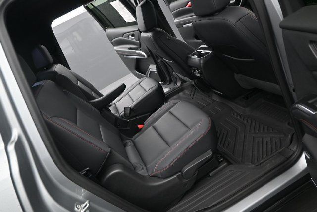 Used 2024 Chevrolet Traverse Z71 w/ Enhanced Driving Package AWD/4WD image 16