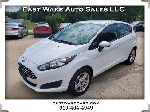Used 2017 Ford Fiesta SE FWD image 1