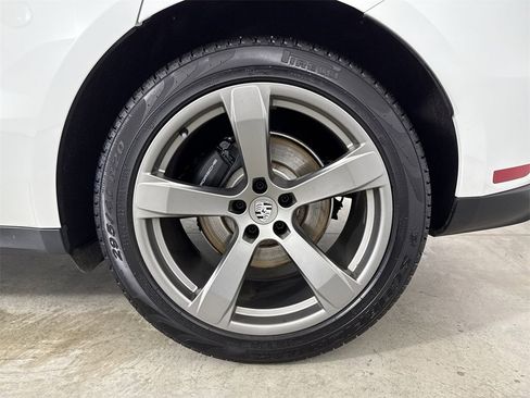 Certified 2023 Porsche Macan image 14