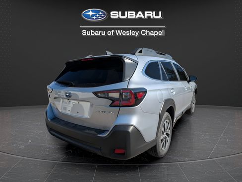Certified 2025 Subaru Outback Limited AWD/4WD image 4
