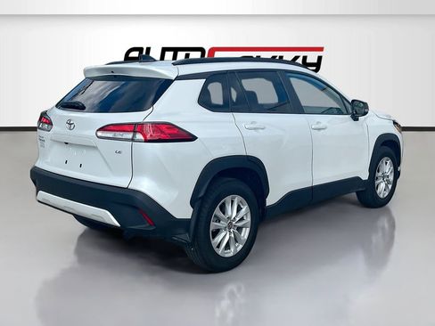 Used 2025 Toyota Corolla Cross LE image 7