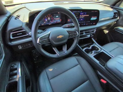 Used 2025 Chevrolet Traverse LT AWD/4WD image 10