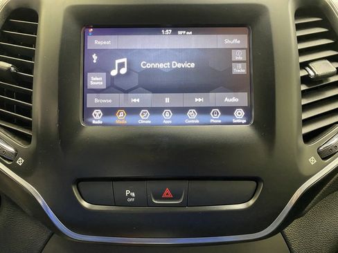 Used 2019 Jeep Cherokee Latitude Plus w/ Cold Weather Group image 38