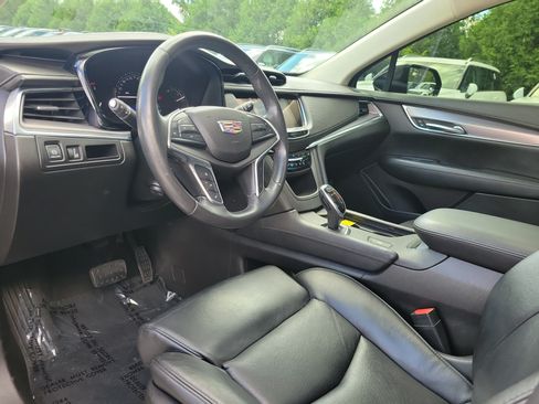 Used 2017 Cadillac XT5 Luxury w/ Driver Awareness Package FWD image 19
