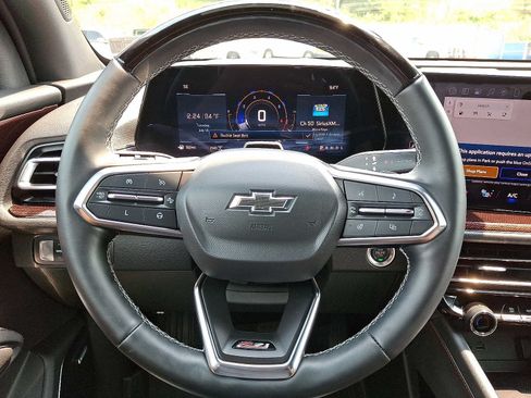 Used 2024 Chevrolet Traverse Z71 w/ Enhanced Driving Package AWD/4WD image 19