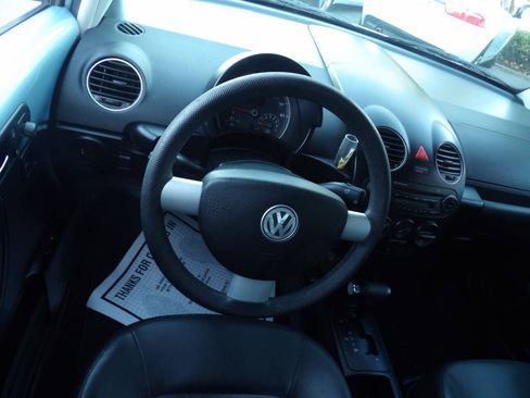 Used 2010 Volkswagen Beetle Coupe FWD image 5