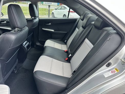 Used 2014 Toyota Camry SE image 16