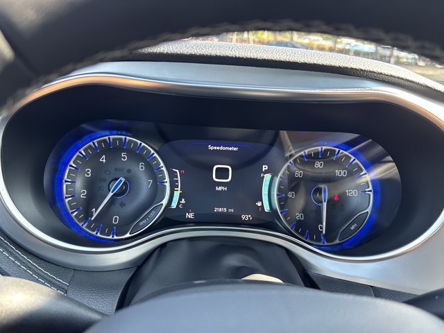 Used 2026 Chrysler Pacifica Limited FWD image 28