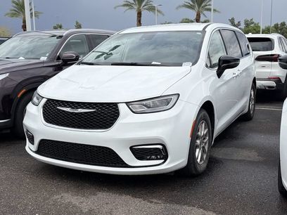 Used 2024 Chrysler Pacifica Touring-L