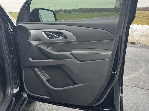 Used 2019 Chevrolet Traverse LT image 18