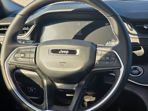 New 2025 Jeep Grand Cherokee Altitude image 13