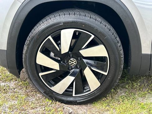 Used 2024 Volkswagen Atlas Cross Sport SE FWD image 58
