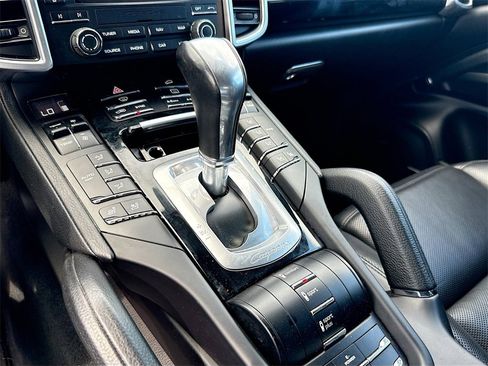 Used 2017 Porsche Cayenne S image 17